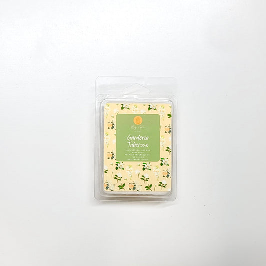 Gardenia tuberose wax melt close-up showing creamy color and luxurious white floral fragrance
