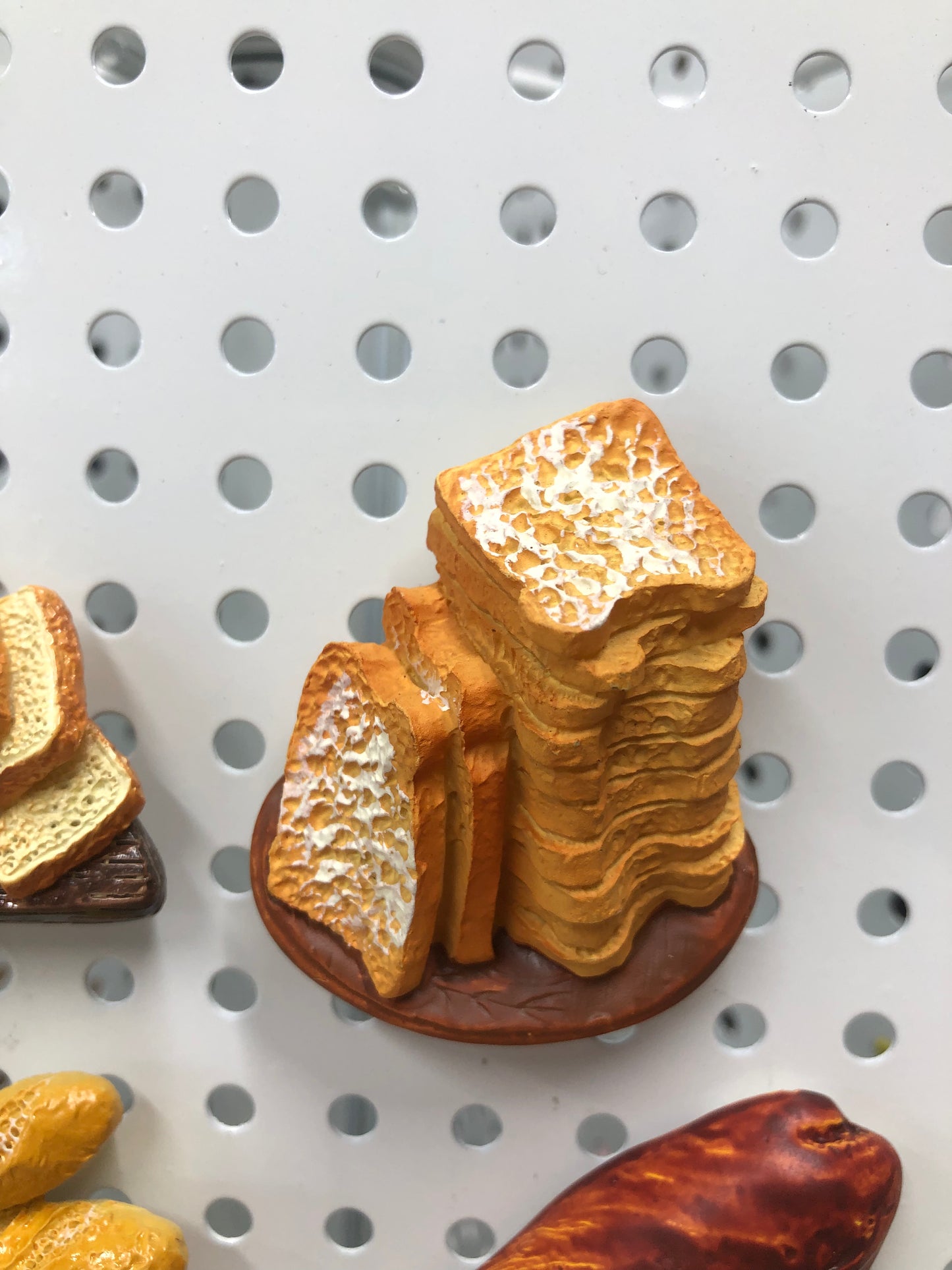 Bread magnets