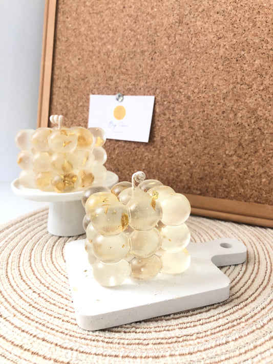 Crystal gel cube candle close-up showing transparent design and sparkling light reflection