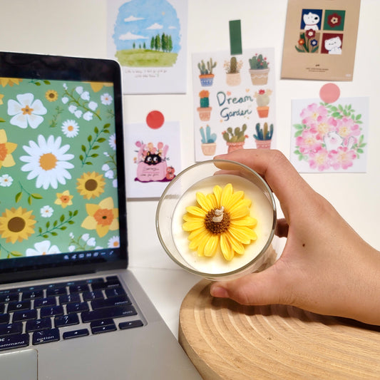 Yellow Daisy Candle